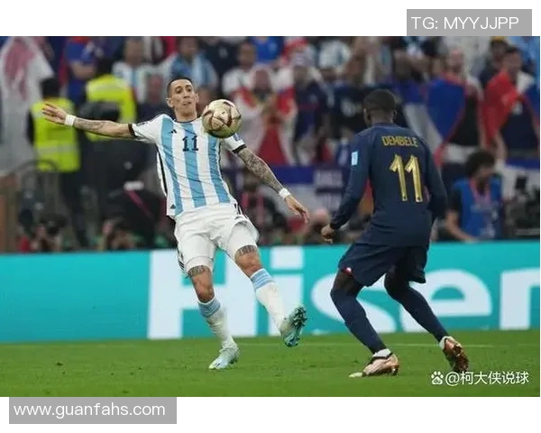 球星风采尽显足球场上 王者之姿引领赛场激情与荣耀