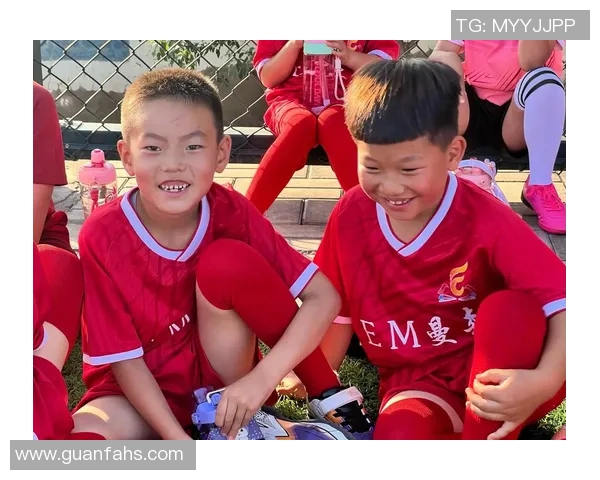 23号足球球星最新高清定格瞬间展现绿茵场上非凡风采