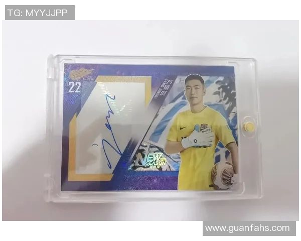 球星亲手送出签名足球惊喜视频，粉丝热泪盈眶感动瞬间尽收眼底